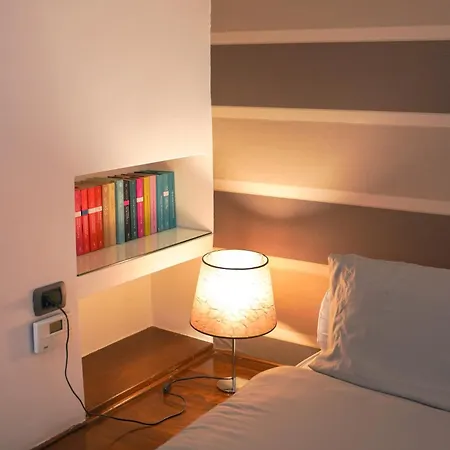 Chiatamone Premium Апартаменты *