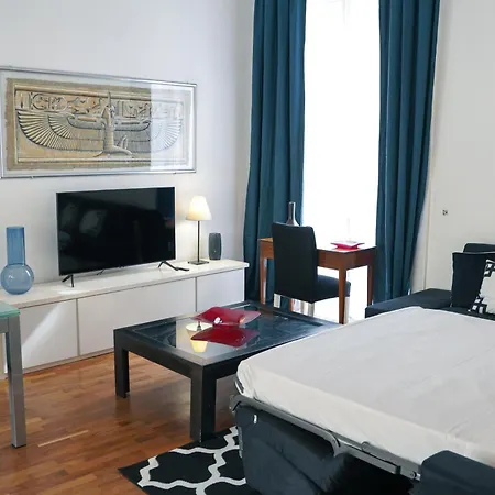 Chiatamone Premium Апартаменты *